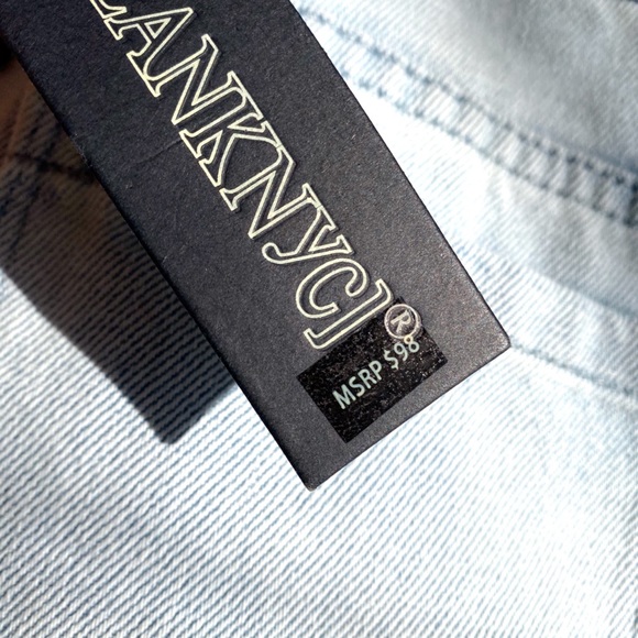 ๐ BLANK NYC THE ESSEX CLASSIC CUT-OFF LIGHT DENIM DISTRESSED JEAN SHORT! - Picture 10 of 15